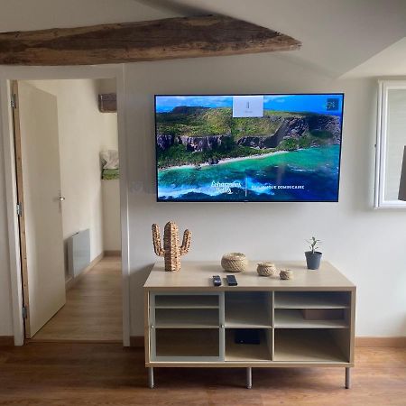 Charmant Appartement Avec Spa Fontenay-le-Comte Exterior foto
